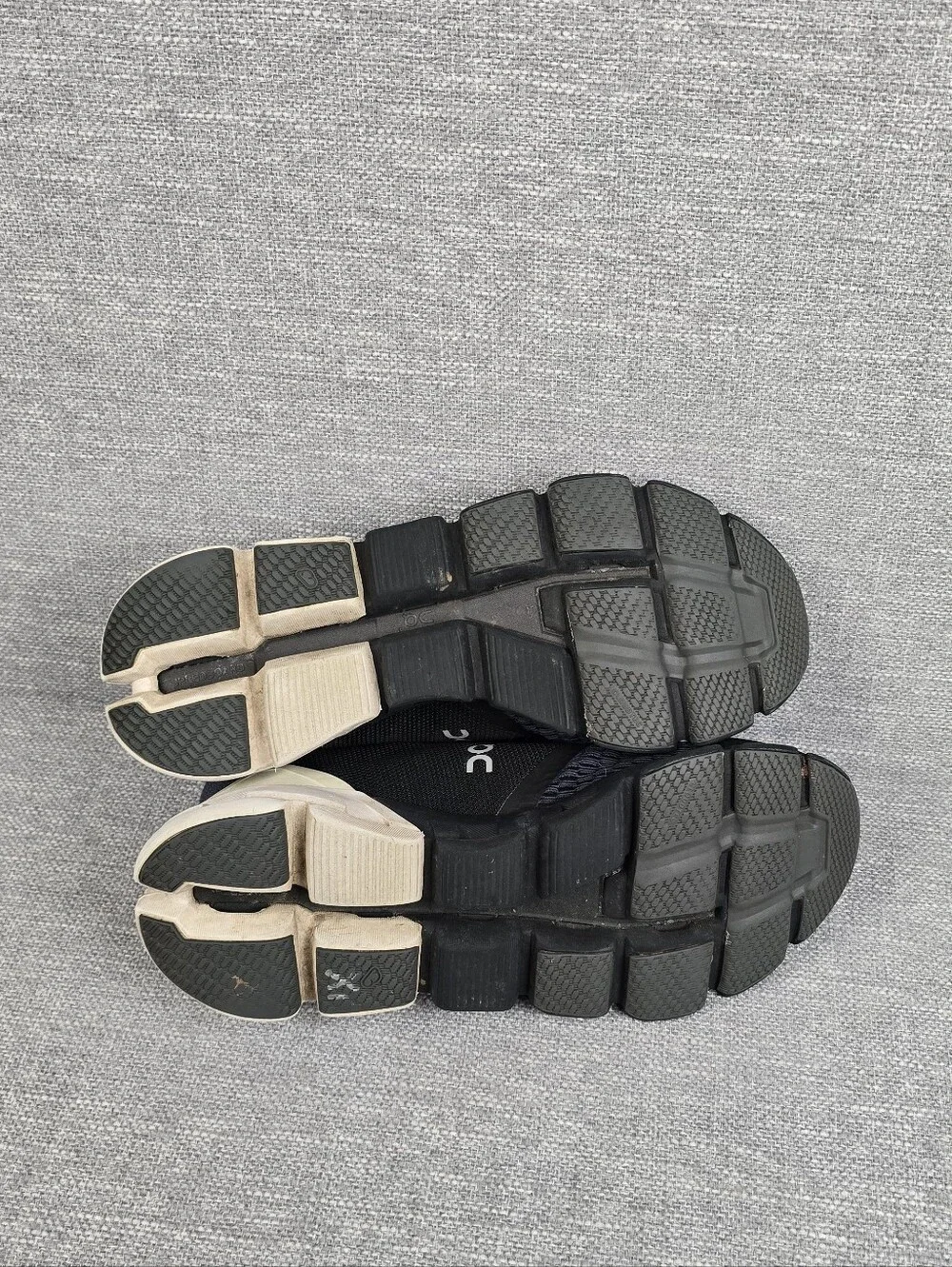 ON Cloudflyer Mens Running Shoes Black/White/Navy Sz 8.5